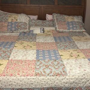 Queen Floral Patchwork Quilt Set New never used